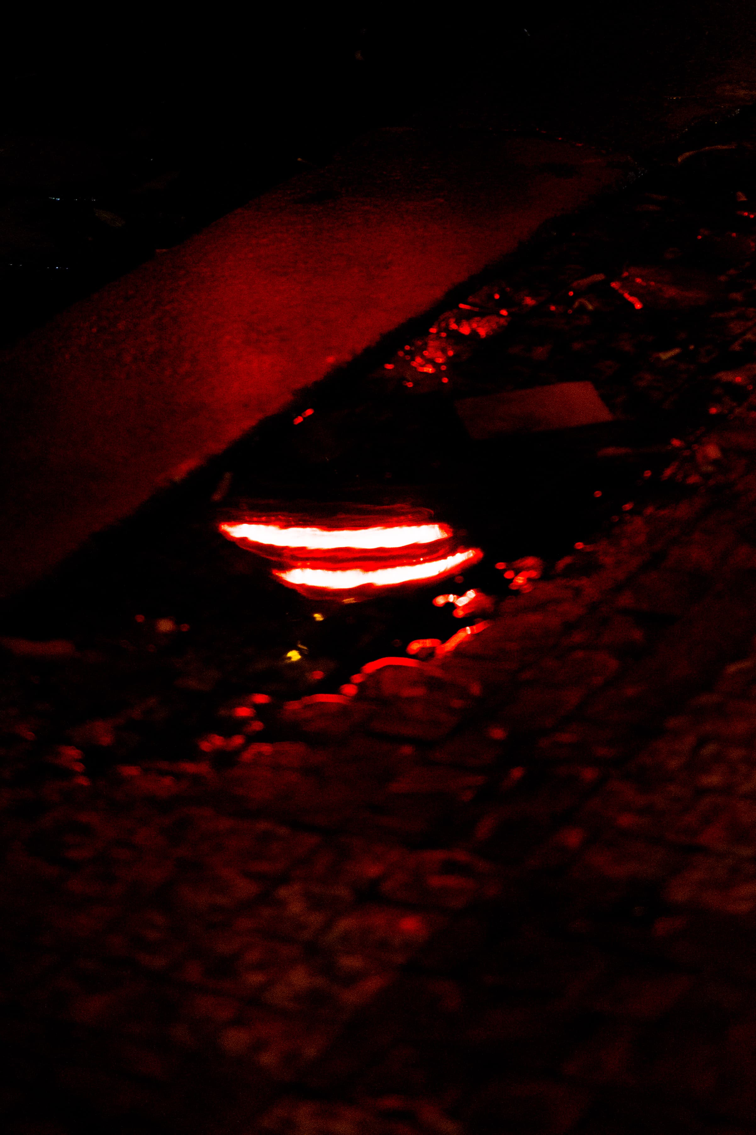 RedLights_01_jwoufc