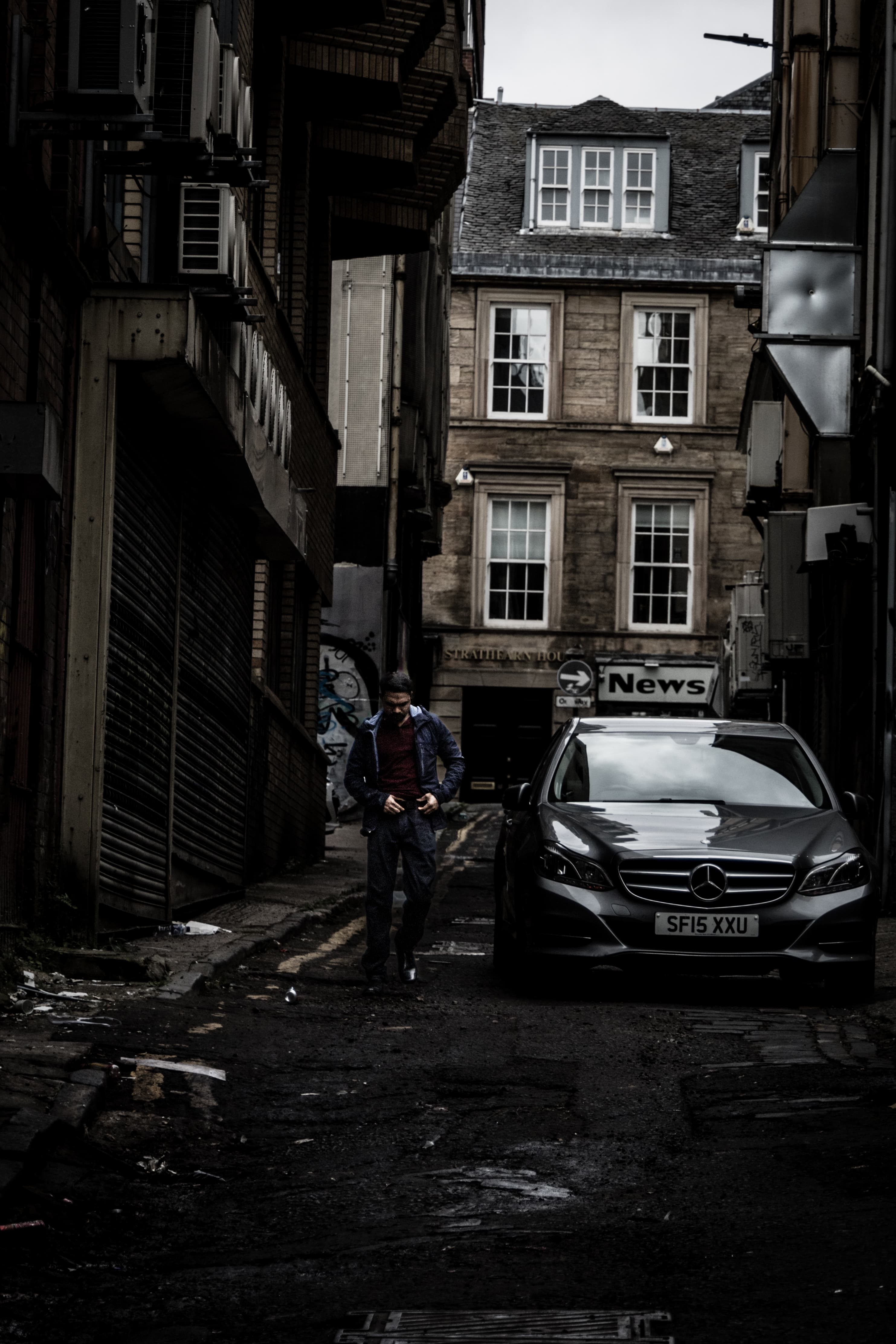 ManInStreet_01_y4p8bf